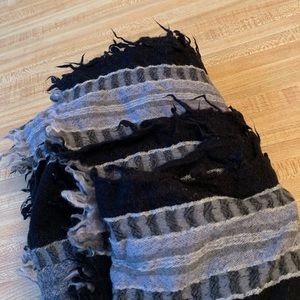 Aritzia (Wilfred) black&grey stripe blanket scarf